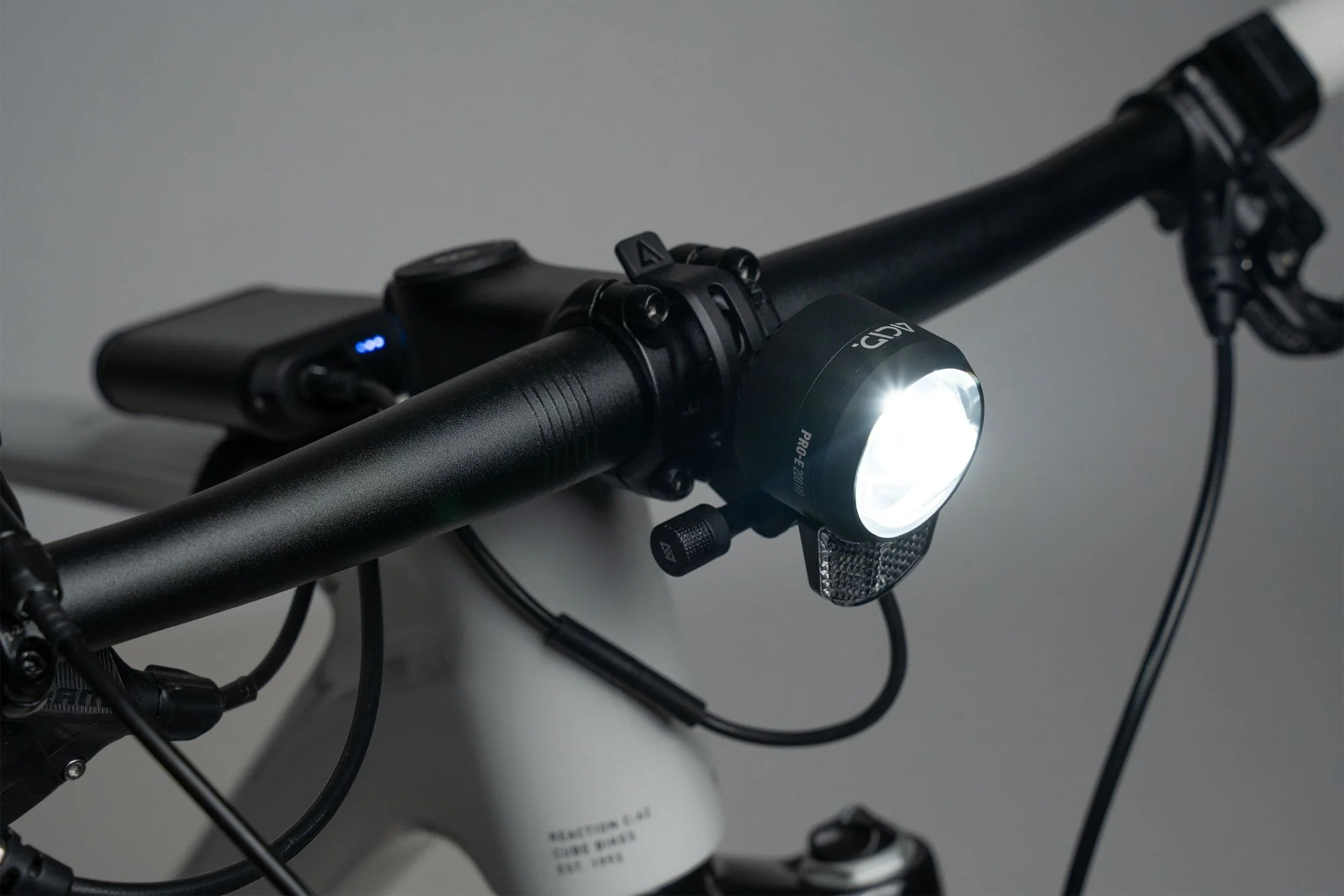 ACID E-BIKE KOPLAMP PRO-E 200 HB POWERBANK GRIJS - Image 3