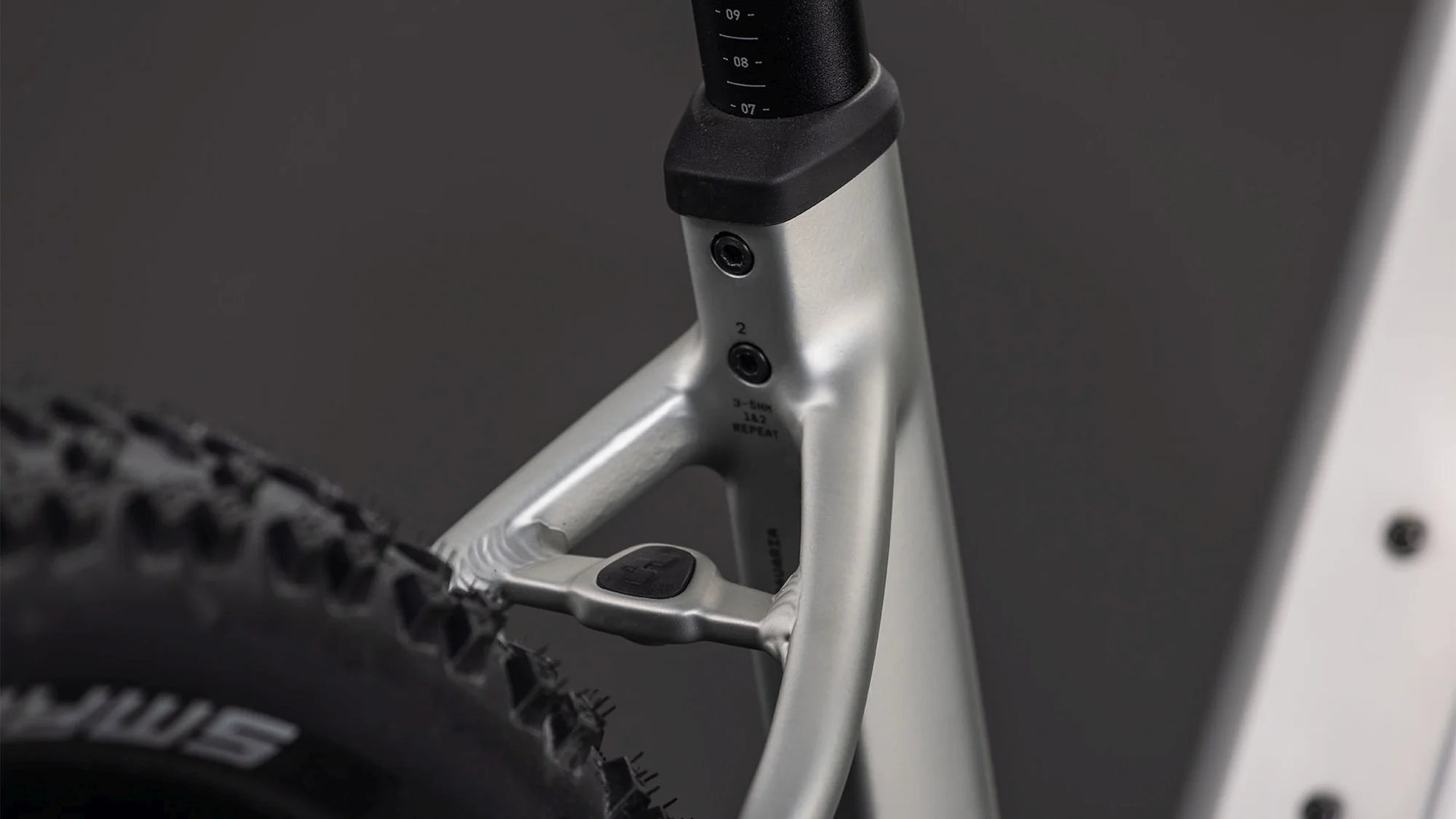 CUBE REACTION HYBRID ONE 800 SLEEKGREY/PRISM - Image 18