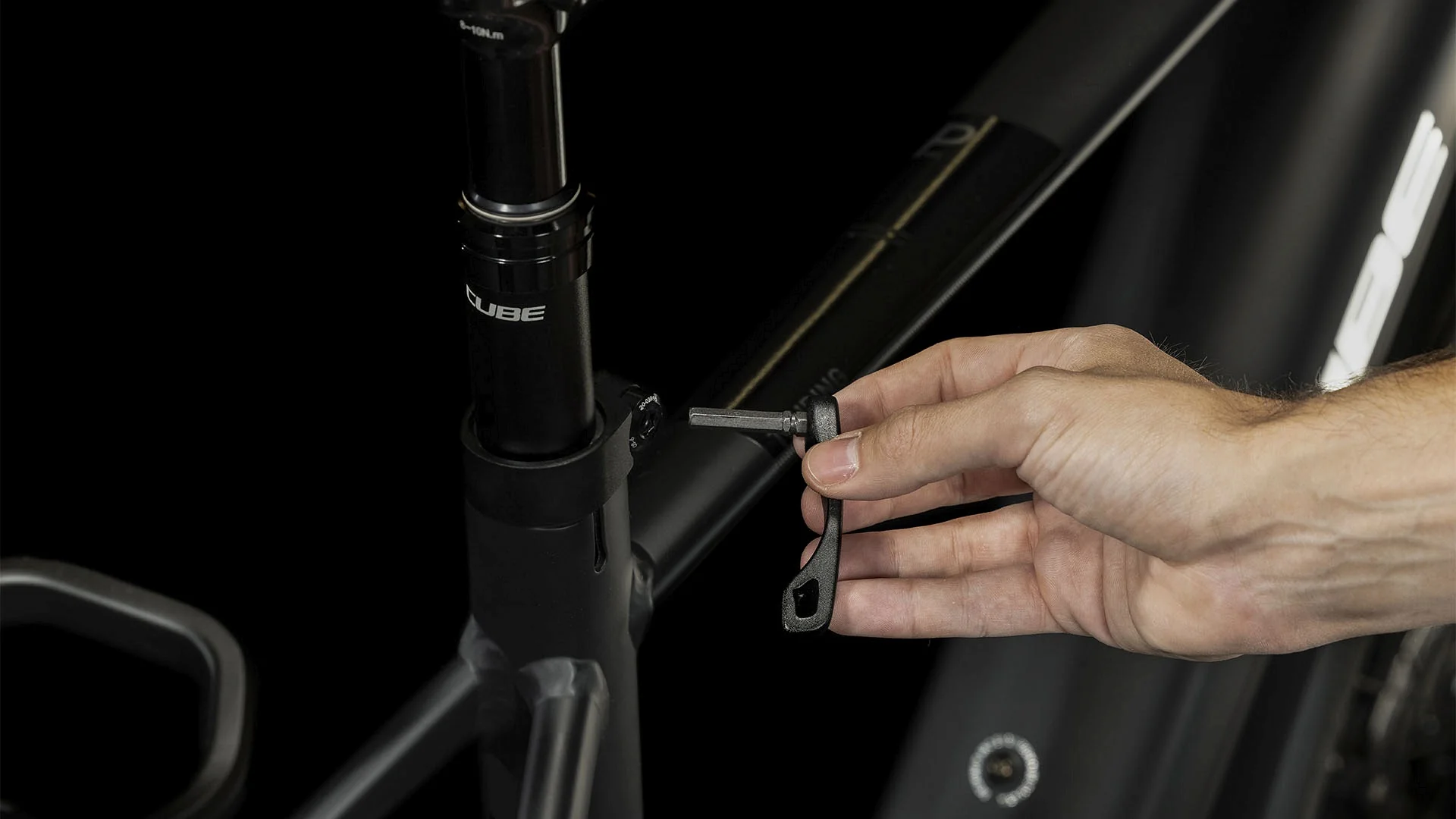 CUBE TOURING HYBRID PRO 625 BLACK/METAL - Image 4