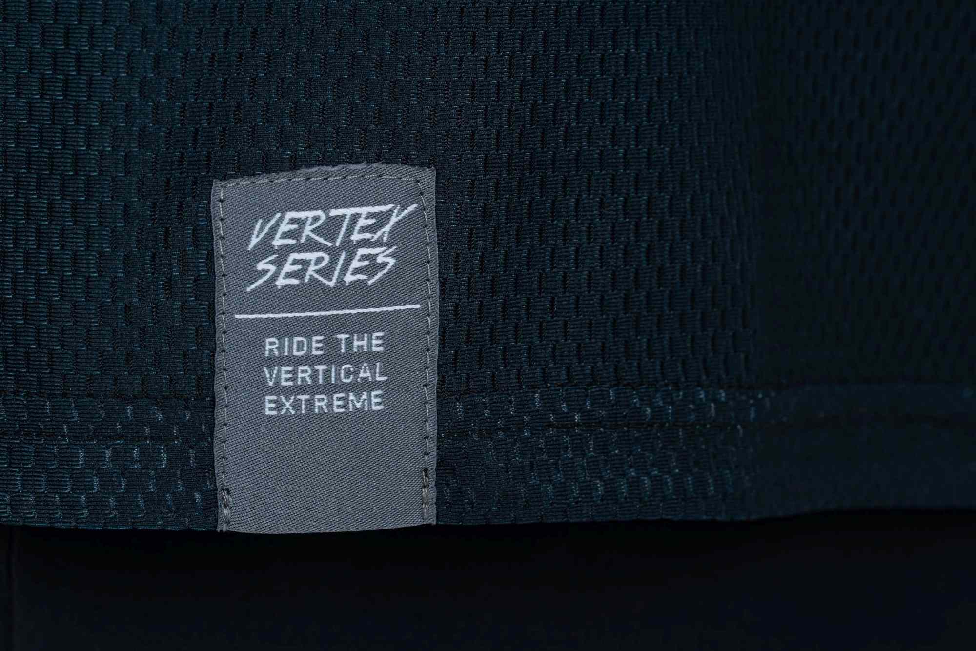 CUBE VERTEX ROUND NECK JERSEY X ACTIONTEAM L/S BLACK/BLUE - Image 4